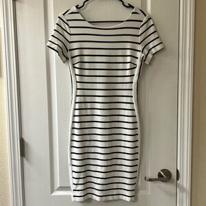Banana Republic navy stripe form fitting summer dress with short sleeves size 6